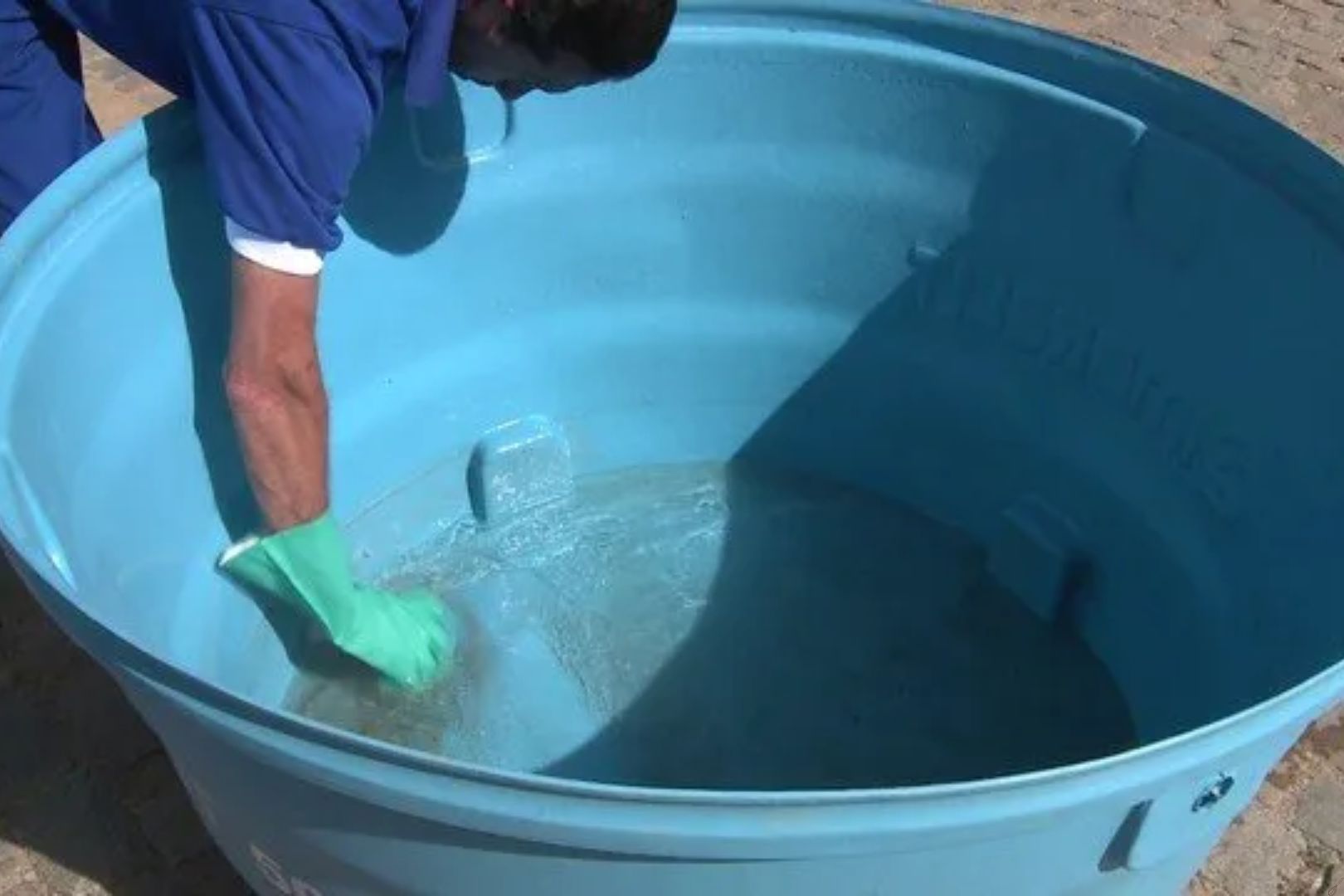 como limpar a caixa de agua corretamente