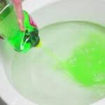 Como desentupir vaso com detergente