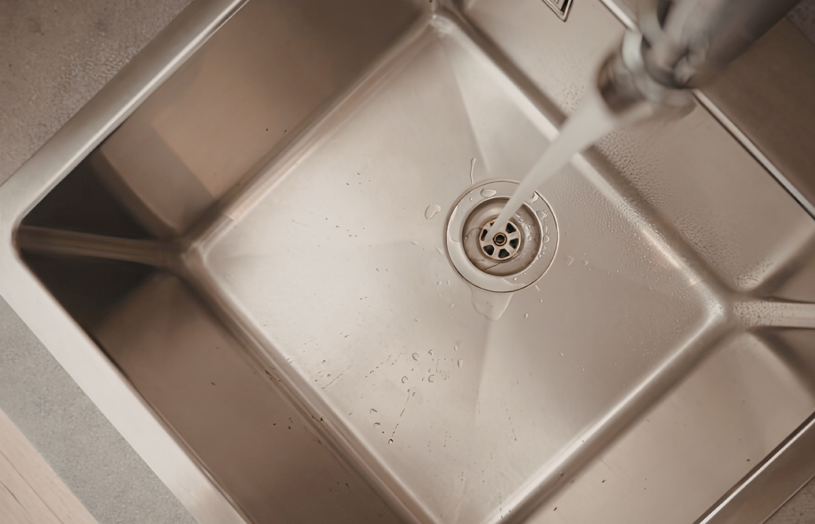 Como desentupir pia dupla da cozinha